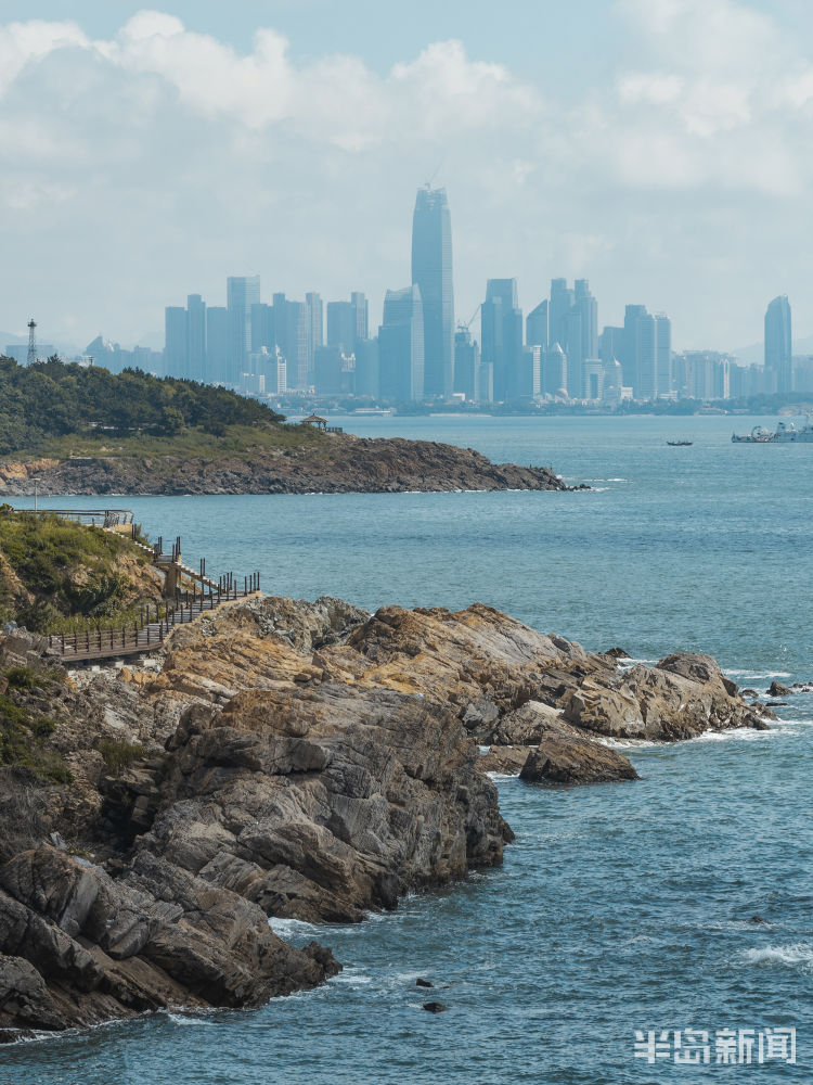 海路|航拍西海岸新区九龙山路蜿蜒环海的美丽景色