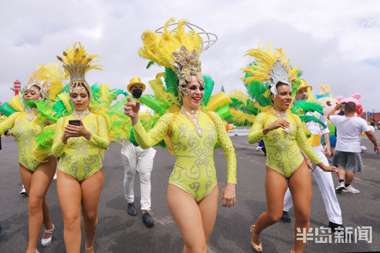 最炫|巴西草裙舞、非洲鼓表演、时装秀 金沙滩啤酒城最炫异域风来袭
