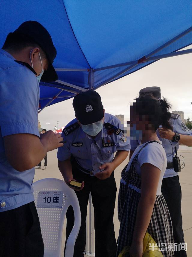 啤酒节|逛啤酒节12岁女童与家长走散 幸亏青岛民警及时救助