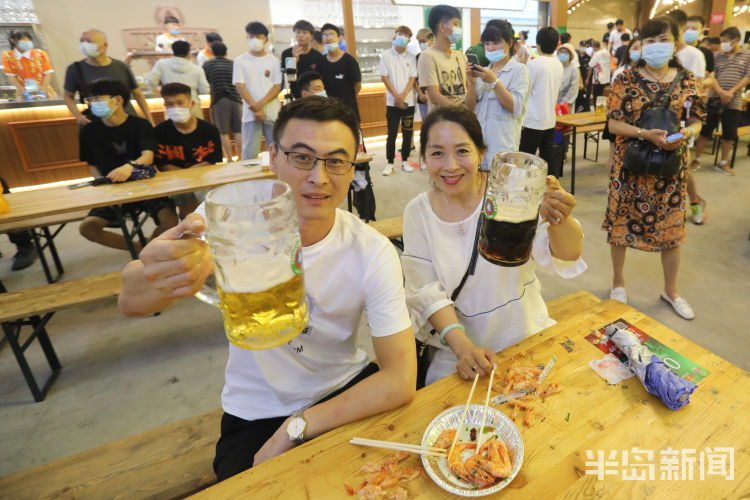 起来|哈起来！金沙滩啤酒城各个大篷内热闹纷呈