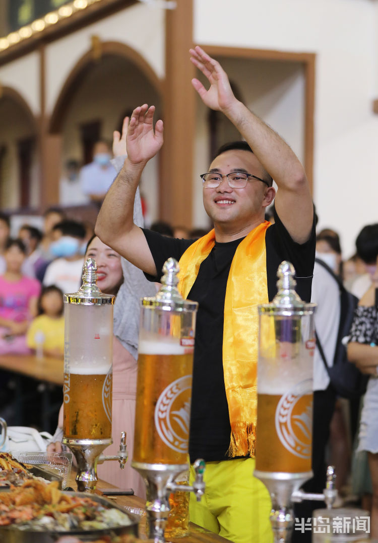 起来|哈起来！金沙滩啤酒城各个大篷内热闹纷呈