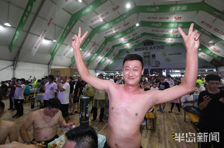 起来|哈起来！金沙滩啤酒城各个大篷内热闹纷呈