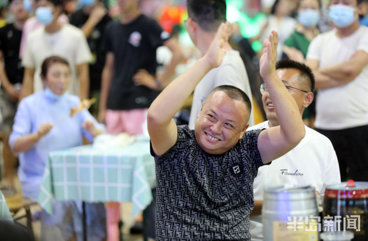 起来|哈起来！金沙滩啤酒城各个大篷内热闹纷呈