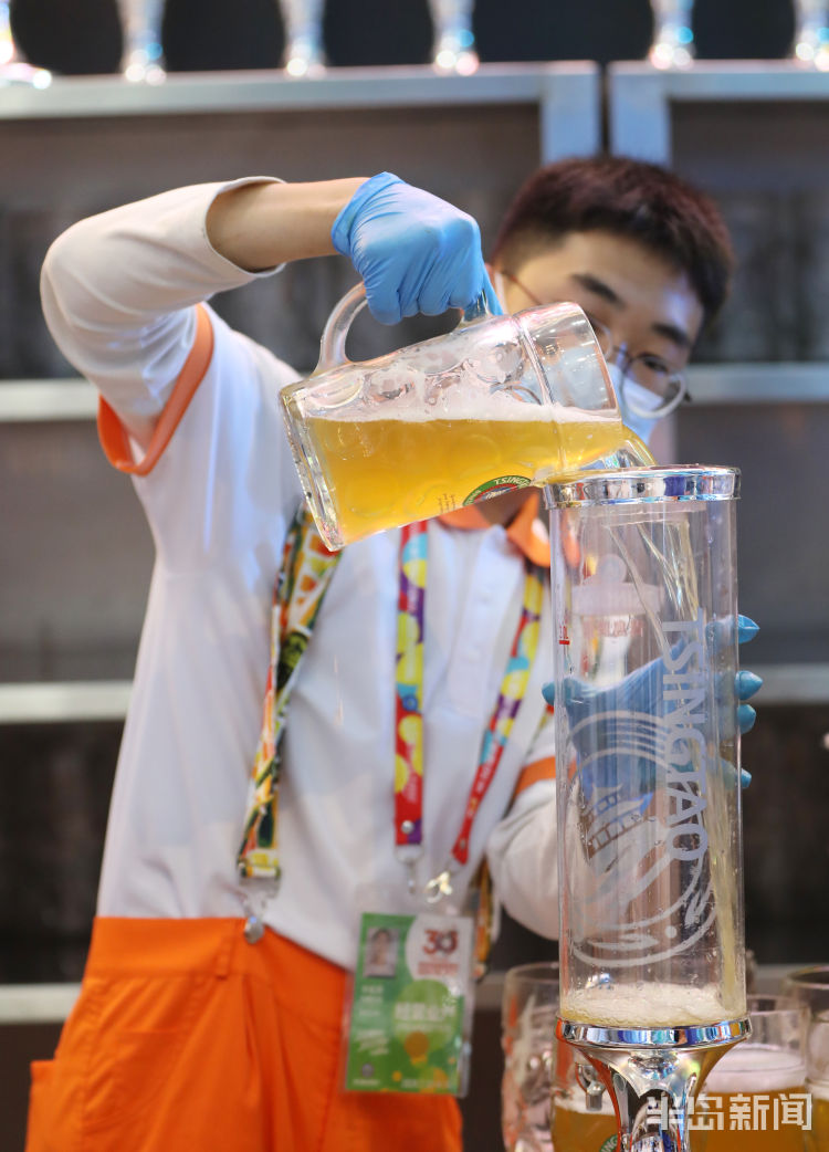 起来|哈起来！金沙滩啤酒城各个大篷内热闹纷呈
