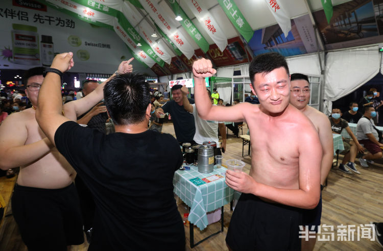 起来|哈起来！金沙滩啤酒城各个大篷内热闹纷呈