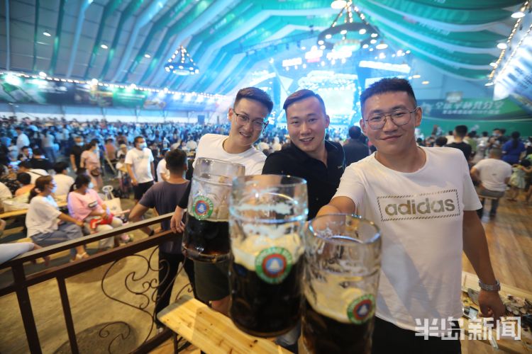 起来|哈起来！金沙滩啤酒城各个大篷内热闹纷呈