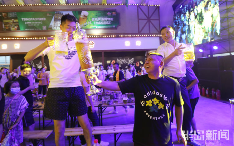 起来|哈起来！金沙滩啤酒城各个大篷内热闹纷呈