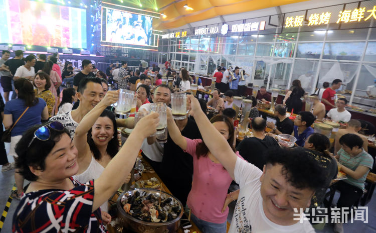 起来|哈起来！金沙滩啤酒城各个大篷内热闹纷呈