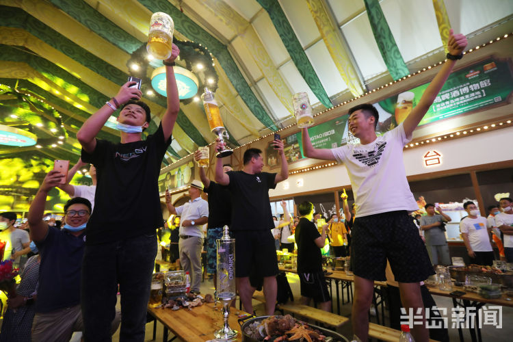 起来|哈起来！金沙滩啤酒城各个大篷内热闹纷呈