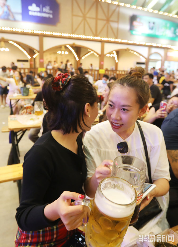 乘兴|青岛西海岸金沙滩啤酒城： 美酒美色美女 乘兴高兴尽兴