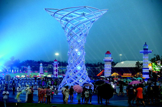 |王清宪宣布第30届青岛国际啤酒节开幕 孟凡利开启啤酒节第一桶啤酒