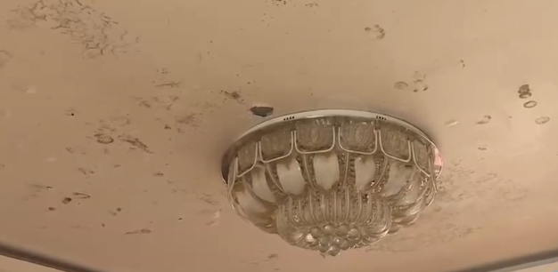 |逢雨必漏？西海岸紫苑小区这样的房子让人怎么住！