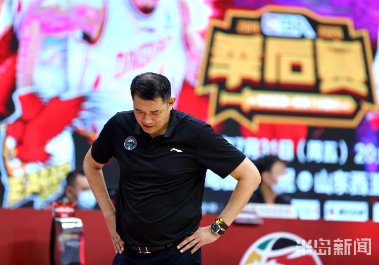 八强|巩晓彬祝贺青岛男篮晋级八强 张庆鹏坦言这是山东篮球的胜利