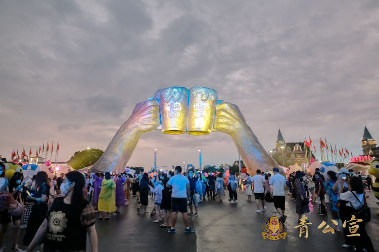 啤酒节|2500余名警力冒雨坚守 青岛公安护航啤酒节祝您“嗨啤”一夏