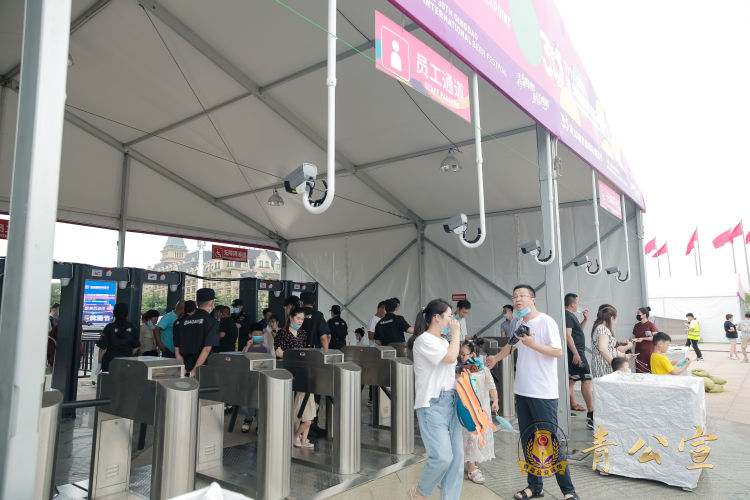 啤酒节|2500余名警力冒雨坚守 青岛公安护航啤酒节祝您“嗨啤”一夏