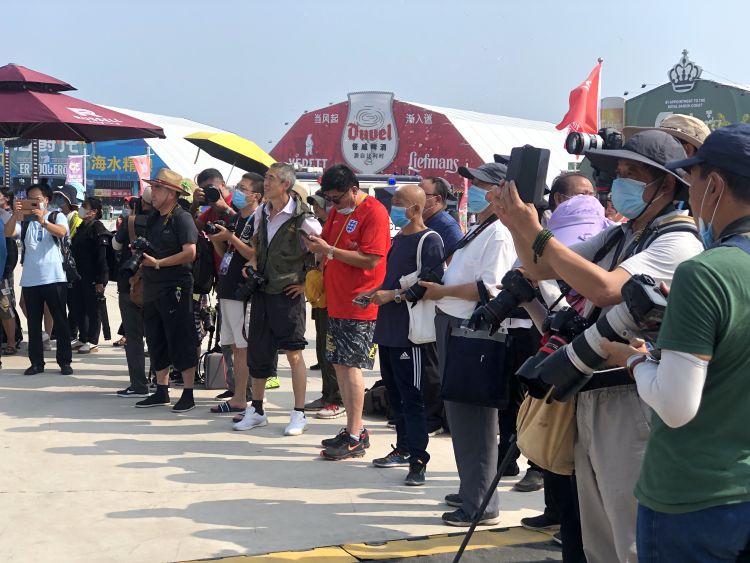 啤酒节|以影像为媒记录青岛国际啤酒节 全省130余名摄友来了