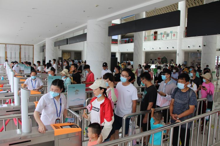 免票|免门票服务“不打折” 崂山风景区免票首日迎来客流高峰