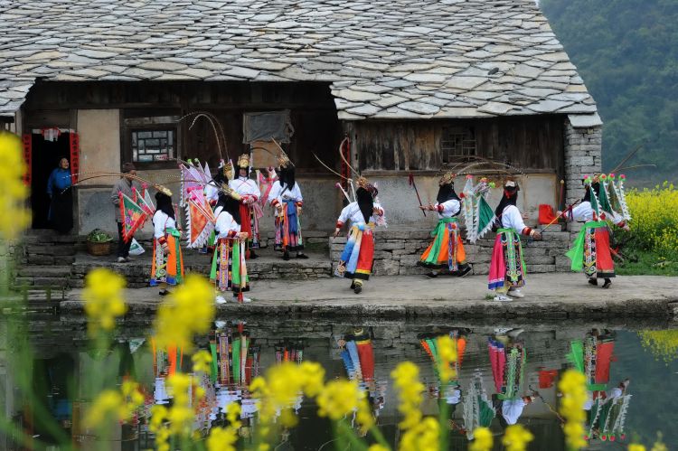签约|贵州安顺来青岛推介文化旅游产业 现场签约13个项目总投资58.9亿元