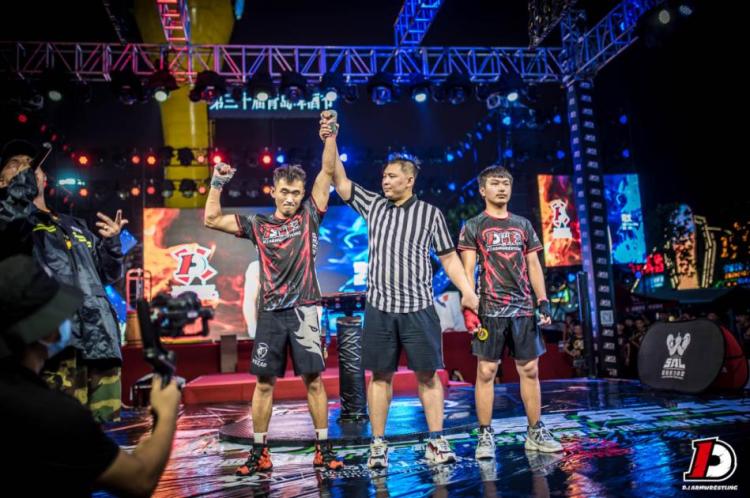 啤酒节|“青岛小哥”斯文夺冠 终极斗腕冠军赛首次亮相啤酒节