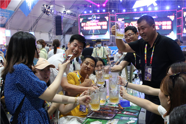 |青岛啤酒节 醉美西海岸 山东16地市自媒体开启金沙滩啤酒城狂欢之旅