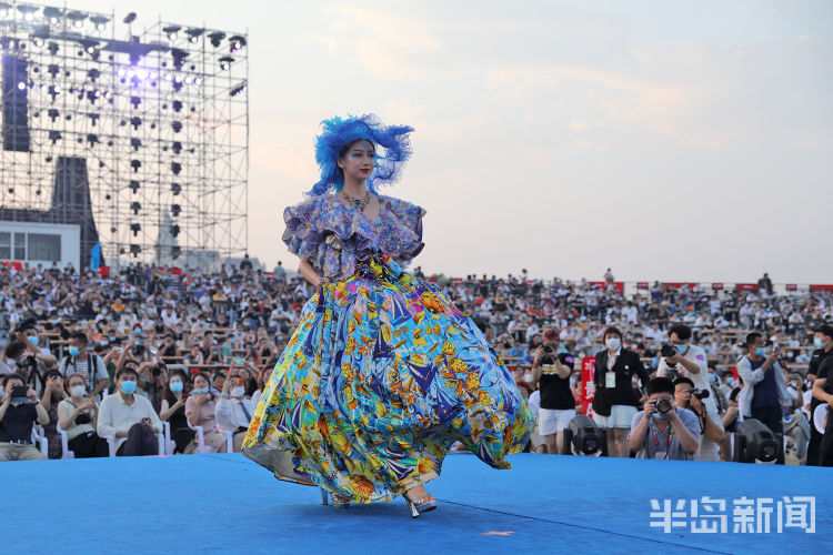 上身|将“啤酒”穿上身……啤酒节上演“啤酒文化时装秀”首秀