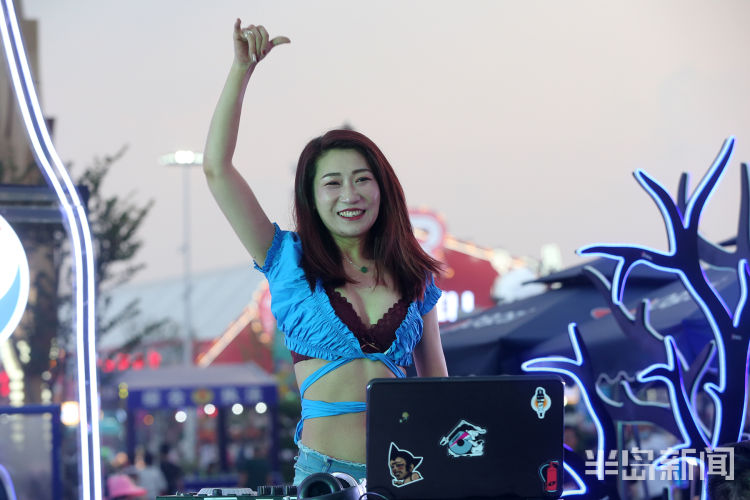 啤酒节|啤酒节首个周末 国际友人来“捧场”