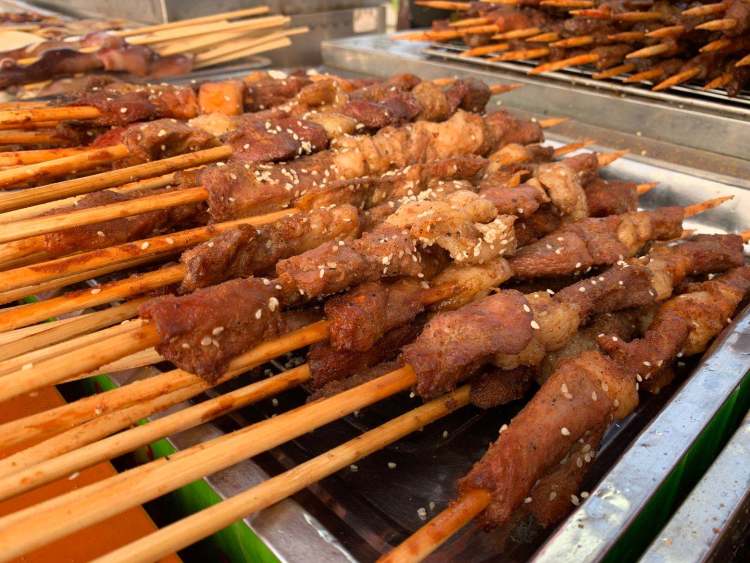 金沙滩|来金沙滩啤酒城内凤凰之声机车夜市 体验“舌尖盛宴”