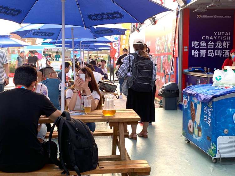 金沙滩|来金沙滩啤酒城内凤凰之声机车夜市 体验“舌尖盛宴”