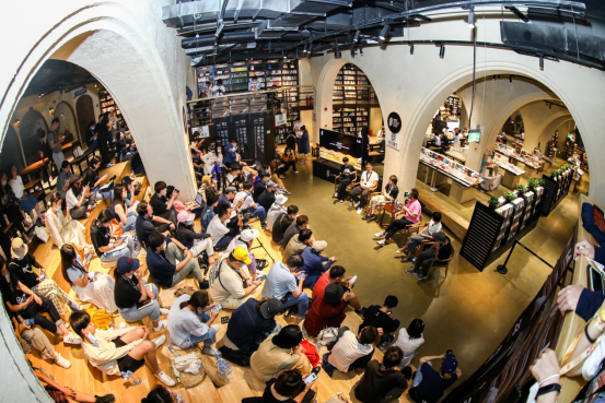 |黑科技点亮未来，海信联手FIRST为青年电影开路