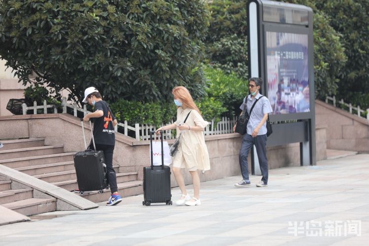 客流|旅游旺季开启 青岛火车站客流逐渐增多