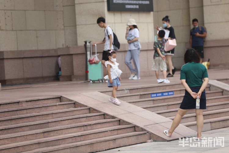 客流|旅游旺季开启 青岛火车站客流逐渐增多