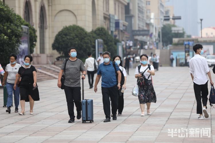 客流|旅游旺季开启 青岛火车站客流逐渐增多
