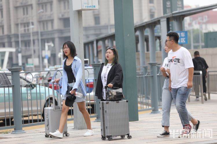 客流|旅游旺季开启 青岛火车站客流逐渐增多