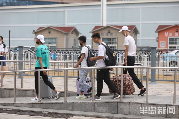 客流|旅游旺季开启 青岛火车站客流逐渐增多