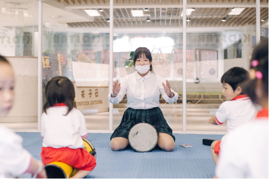 |青岛一高校紧盯前沿产业 优秀毕业生成各紧俏行业“专家”