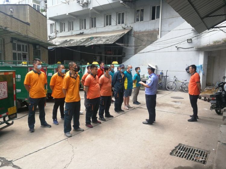 中国邮政|市北交警深入中国邮政集团公司青岛市分公司杭州路营业部送安全