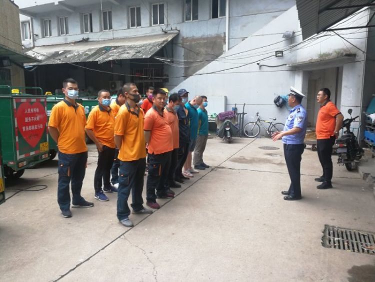 中国邮政|市北交警深入中国邮政集团公司青岛市分公司杭州路营业部送安全