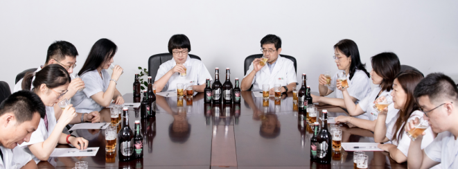 |这瓶高格调的“琥珀金”，青岛啤酒百年之旅为何能成为酒友们的心头好？