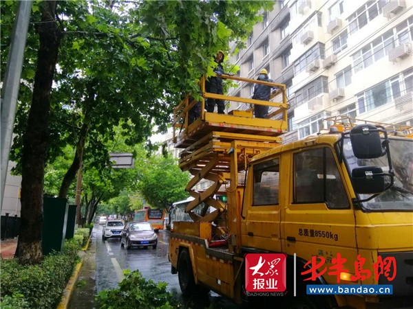 |暴雨“考”城 青岛公交筑牢“安全堤坝”