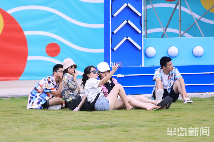 打卡|青岛金沙滩啤酒城成打卡胜地 各处打卡装置深受游客喜爱