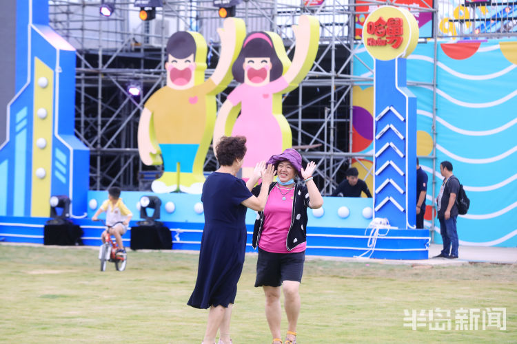 打卡|青岛金沙滩啤酒城成打卡胜地 各处打卡装置深受游客喜爱