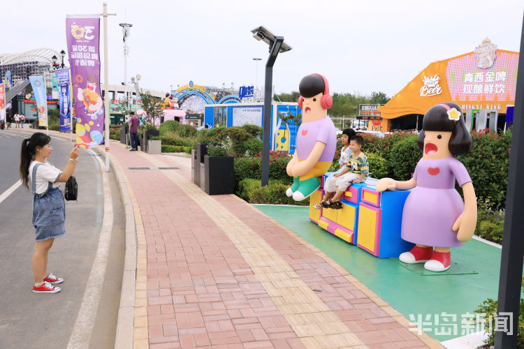 打卡|青岛金沙滩啤酒城成打卡胜地 各处打卡装置深受游客喜爱