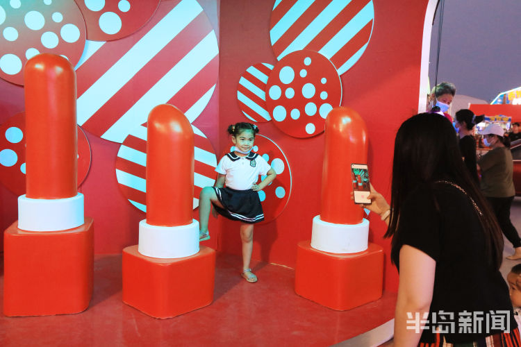 打卡|青岛金沙滩啤酒城成打卡胜地 各处打卡装置深受游客喜爱