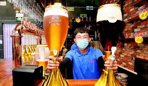 探访金沙滩啤酒城百帝王啤酒花园：百年啤酒品牌经典传承 美食“私人订制”赢口碑