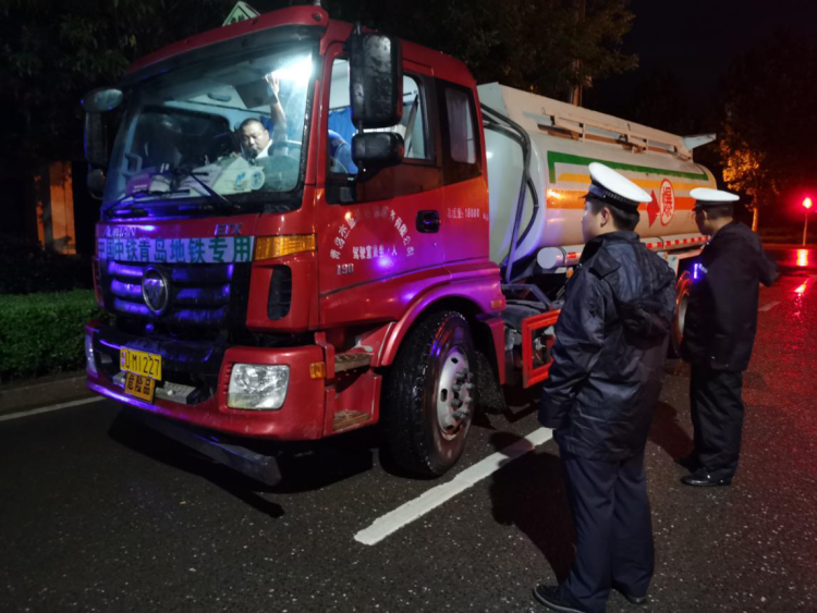 泡椒|“青椒”变“泡椒”请允许崂山交警这一次警容不整