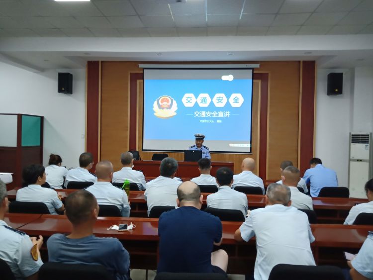 市北|青岛市北交警走进公交市北巴士公司开展安全行车与心理疏导培训