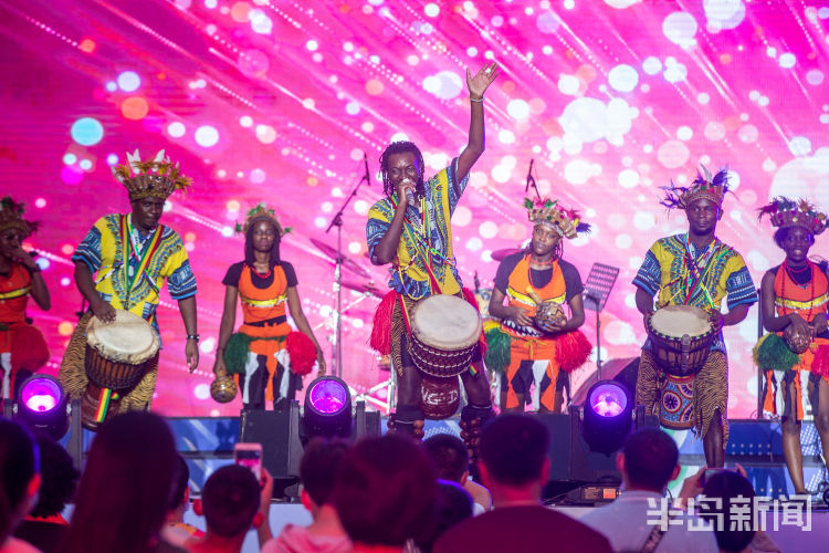 金沙滩|青岛：活力四射！金沙滩啤酒城精彩舞台嗨不停