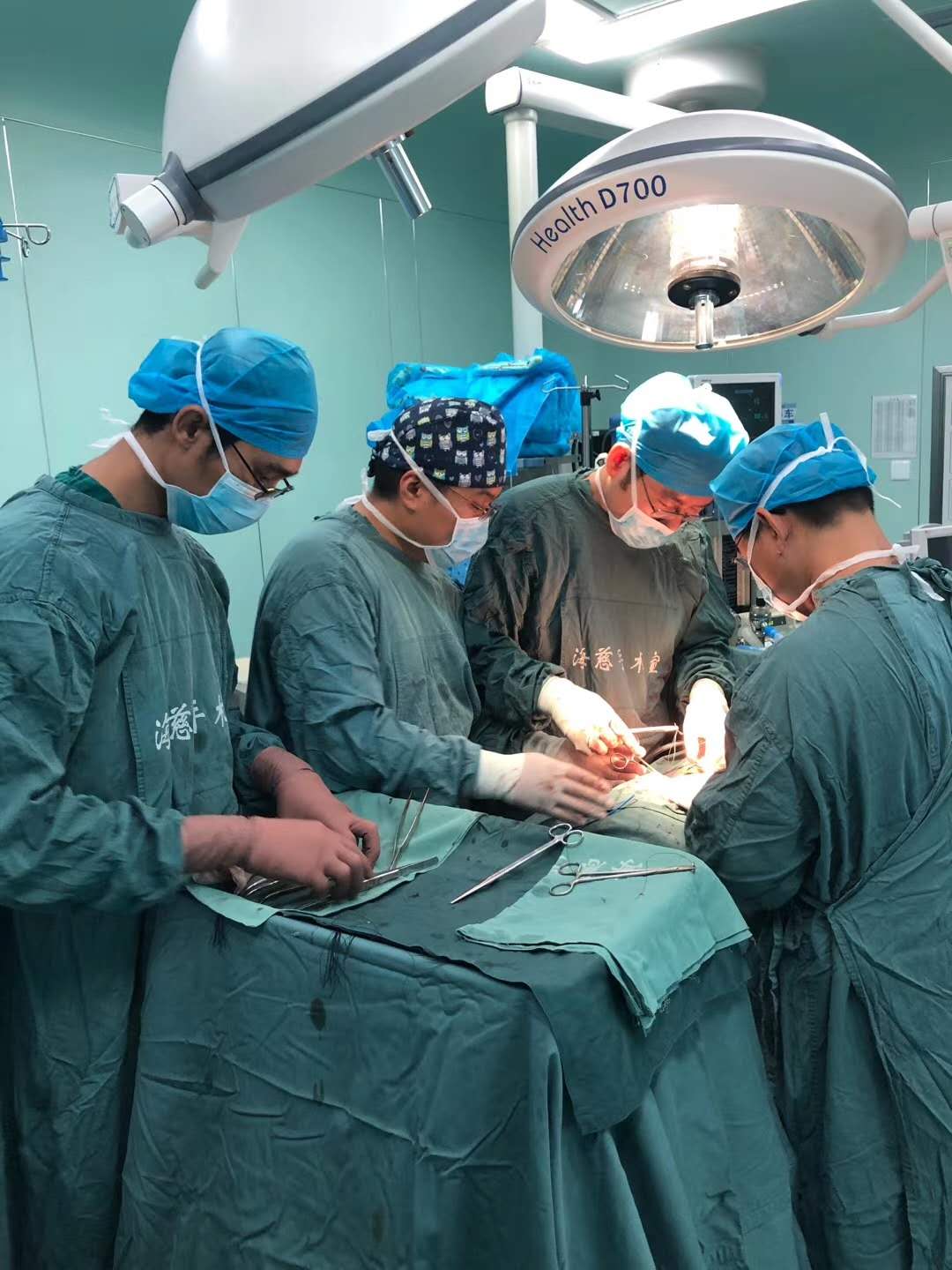 青岛市海慈医疗集团|为患者选择最佳诊疗方案 泌尿外科完成“肾盂、肾实质切开取石”手术