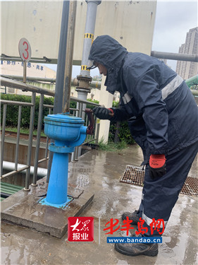|加油！风雨中的城市洗水人