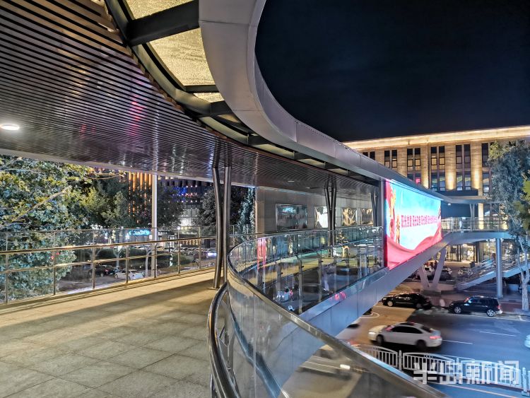 打卡|城阳新添一处网红打卡地 正阳路人行天桥今日启用